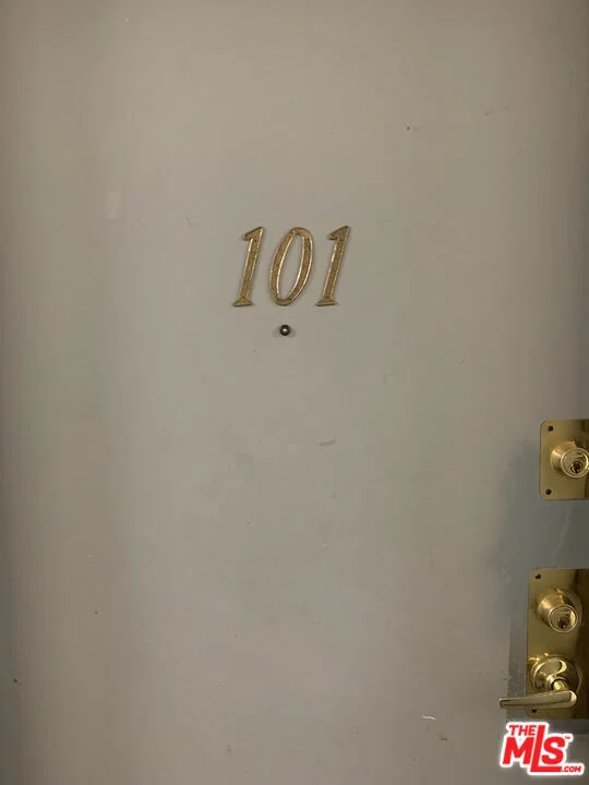 420 S Harvard Boulevard 101 photo 2