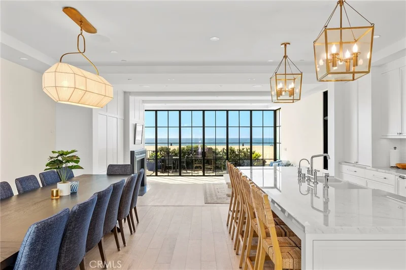 2428 The Strand photo 2