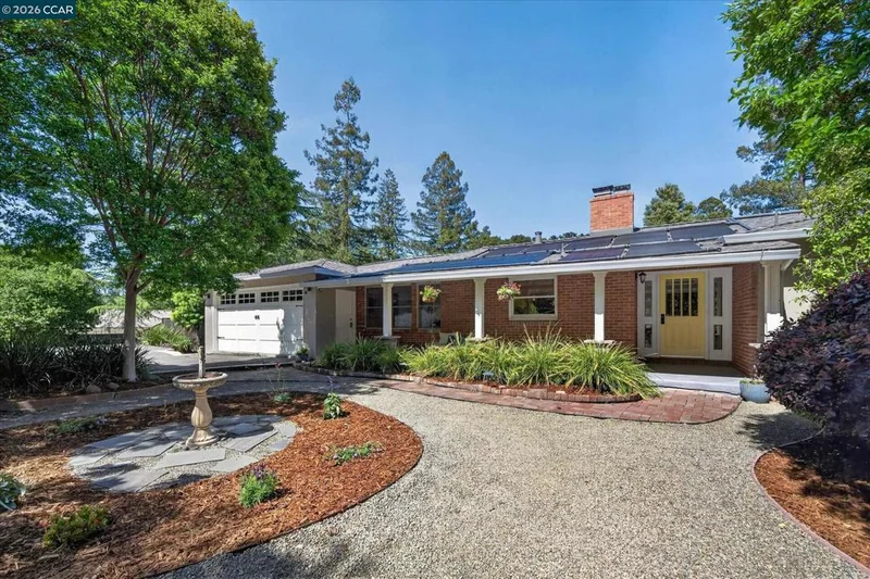 10 Greenwood Ct, Orinda, CA 94563