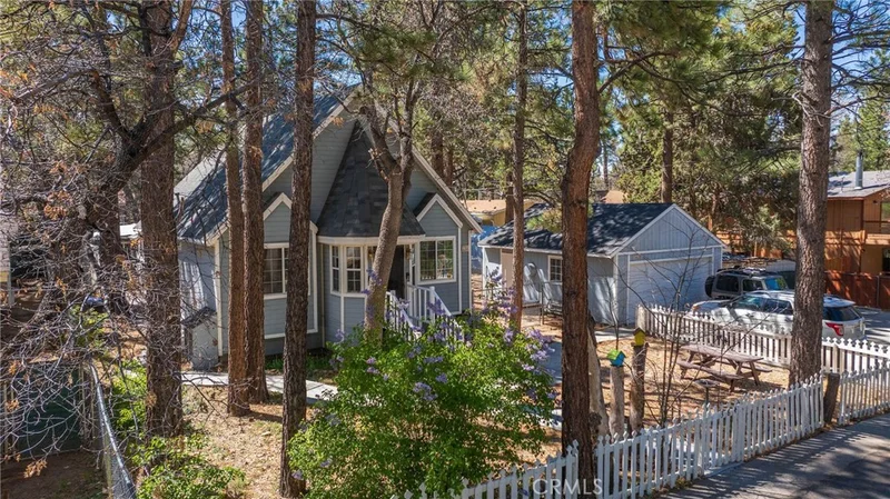 364 Leonard photo 2