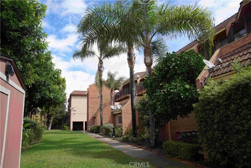 1021 W Bishop 212/I photo 2