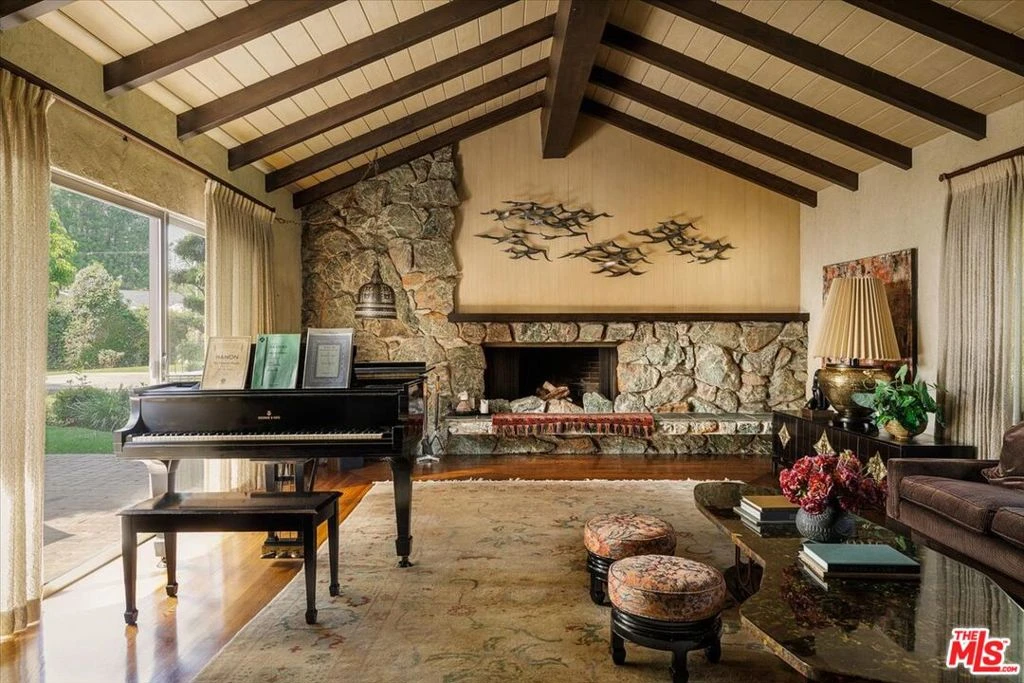 Interior 2