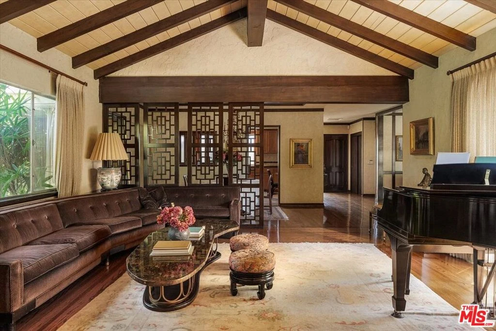 Interior 3