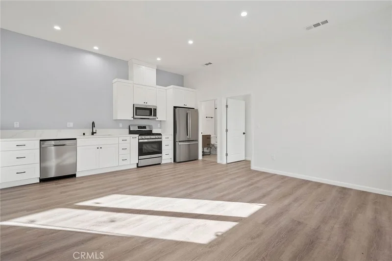 Photo 2 of 10318 Burin Avenue 1/2