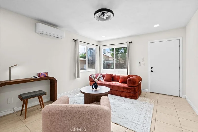 1097 Bonita Street photo 2