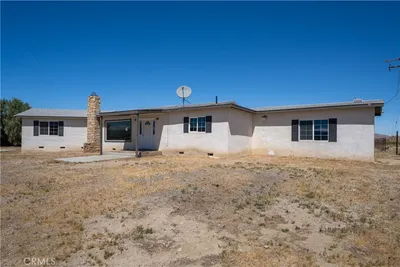18531 E Palmdale Boulevard photo 2
