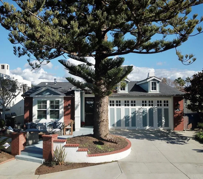 Photo 2 of 212 N Helix Avenue