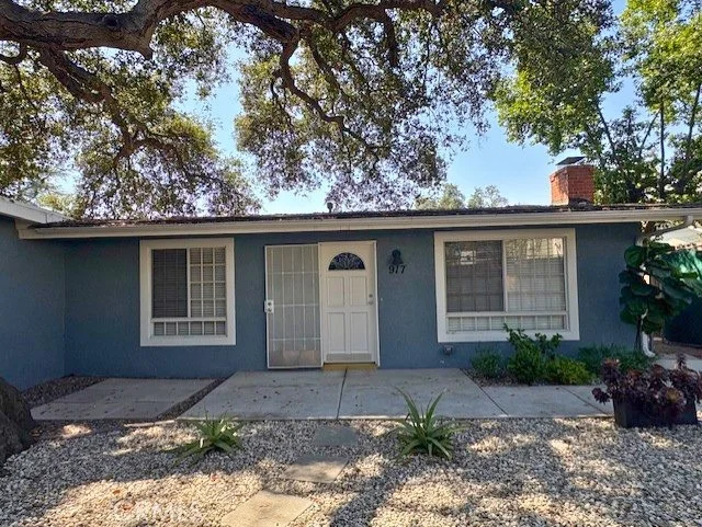 Photo 2 of 917 Oak Avenue