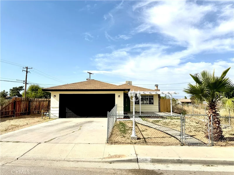 Photo 2 of 930 W Franklin Avenue