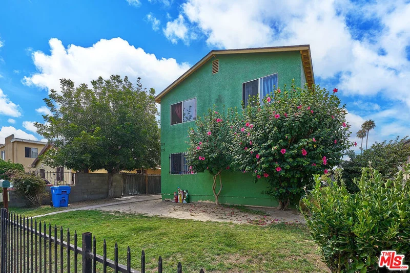 210 77th, Los Angeles, CA 90003