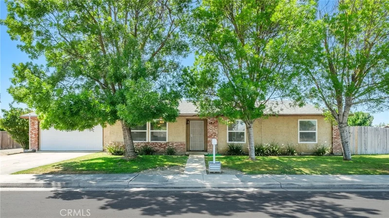 991 7th Avenue Drive, Kingsburg, CA 93631