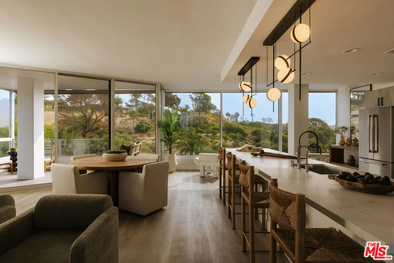 Photo 2 of 17352 W Sunset Boulevard 1