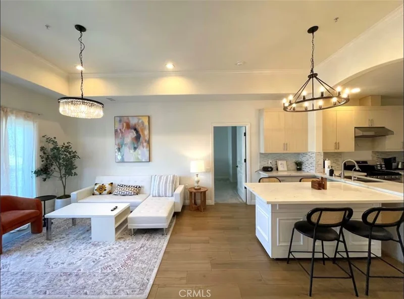 1598 LONG BEACH BLVD 412 photo 2