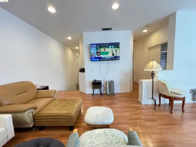 2507 Baywood Way photo 2