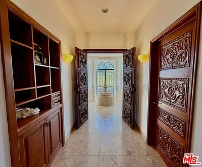 10827 Pacific View Drive photo 2