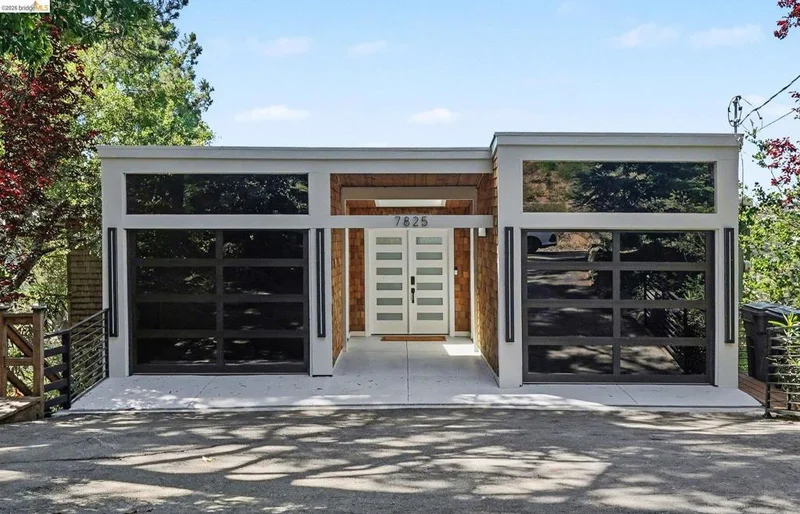 7825 Skyline Blvd, Oakland, CA 94611-1157