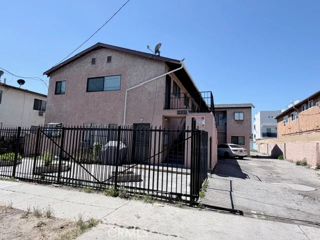 6827 Radford, North Hollywood, CA 91605