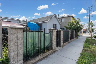 6118 S Main photo 2