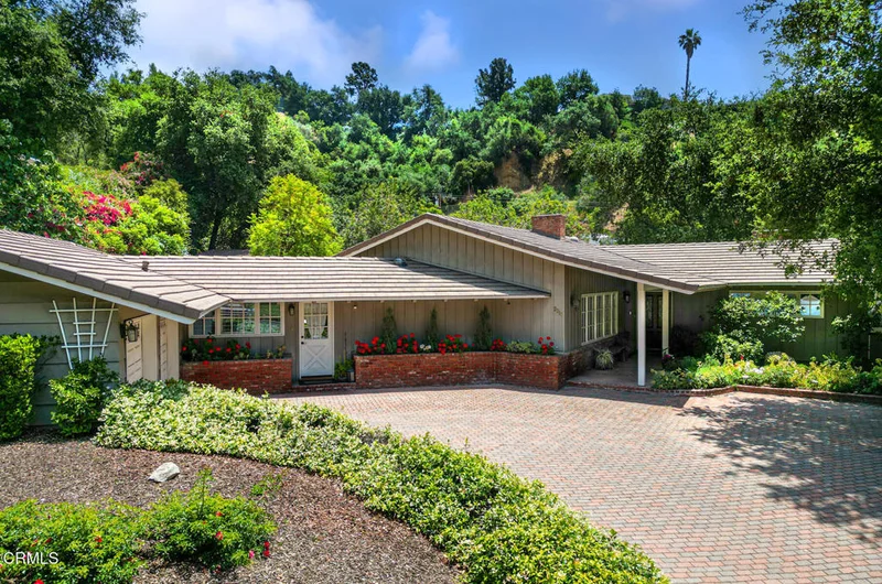 2210 Brambling Lane photo 2