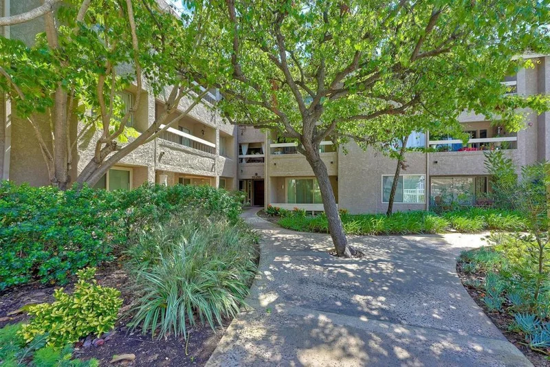 10325 Caminito Cuervo 204, San Diego, CA 92108