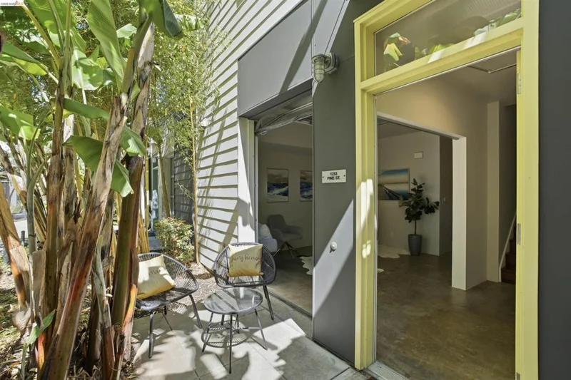 1253 Pine St photo 2
