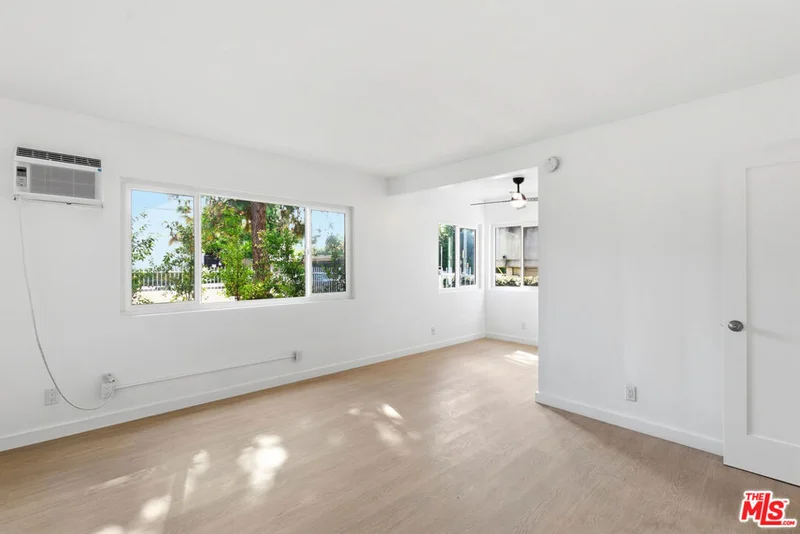 Photo 2 of 4919 Coldwater Canyon Avenue 1