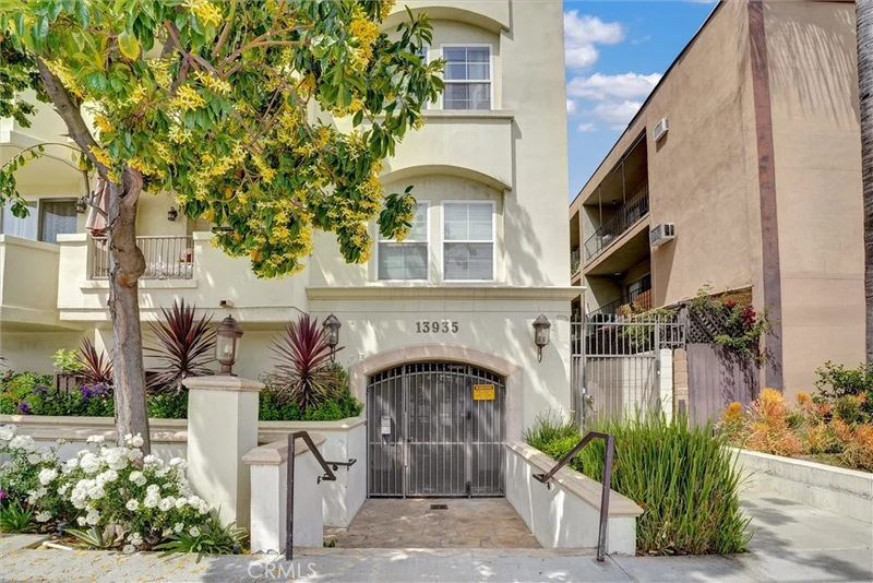 Photo 2 of 13935 Burbank Boulevard 105