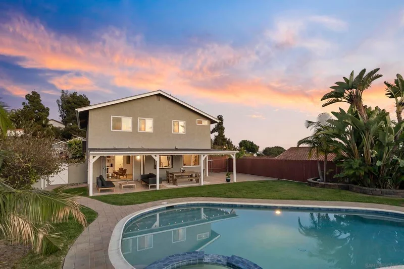 2724 Chestnut Ave, Carlsbad, CA 92010
