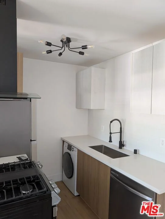 2626 Cloverfield Boulevard 2 photo 2