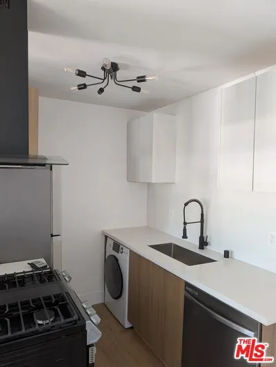 2626 Cloverfield Boulevard 2 photo 2