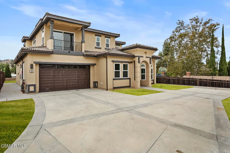 295 Toyon Court photo 2