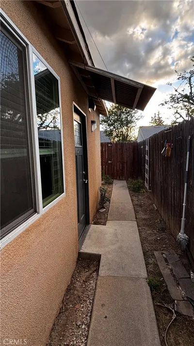 7922 Lindley photo 2