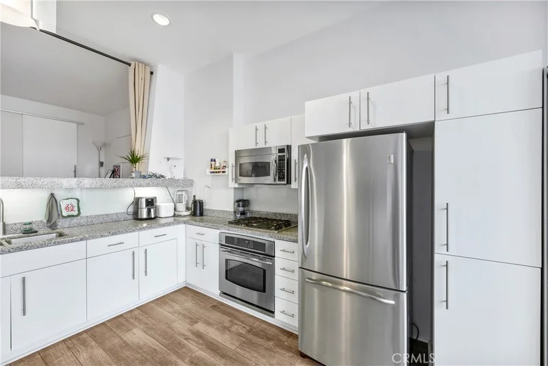 1100 Wilshire Boulevard 2607 photo 2