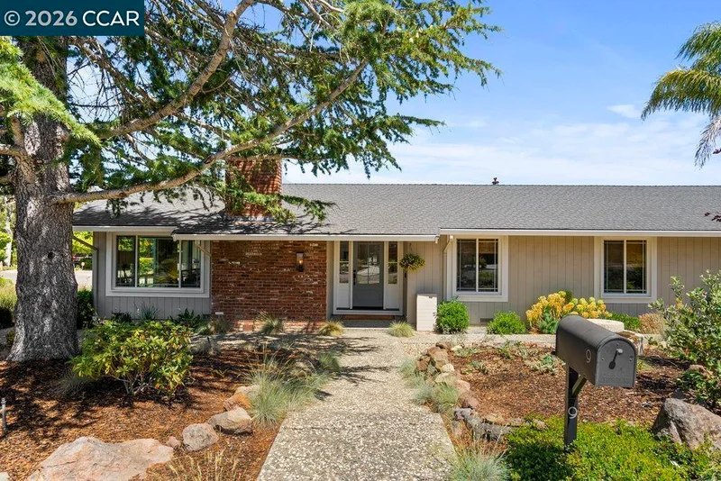 9 Mayfield Pl, Moraga, CA 94556