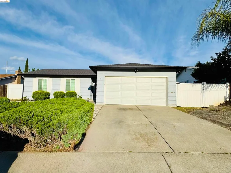 19 Huntington Cir, Pittsburg, CA 94565