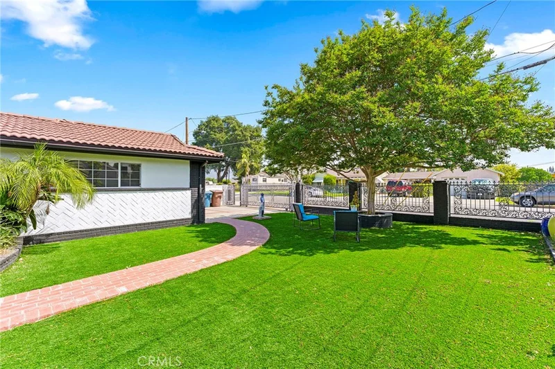 Photo 2 of 5121 Elrovia Ave