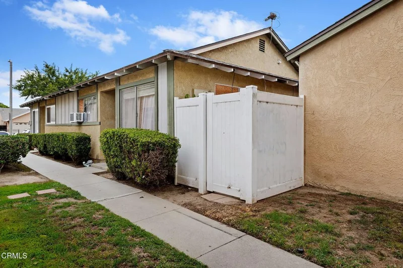 2334 Alexander Street photo 2