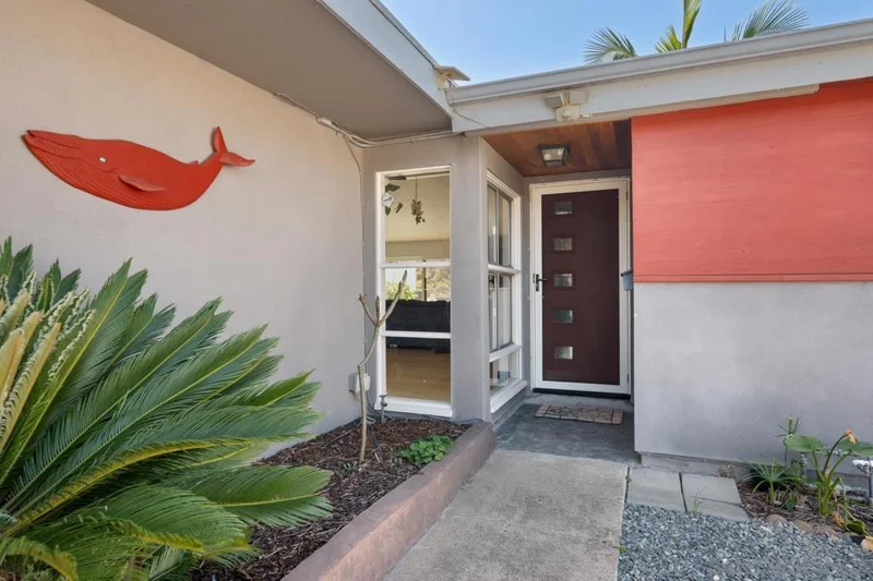 9135 Hector, San Diego, CA 92123