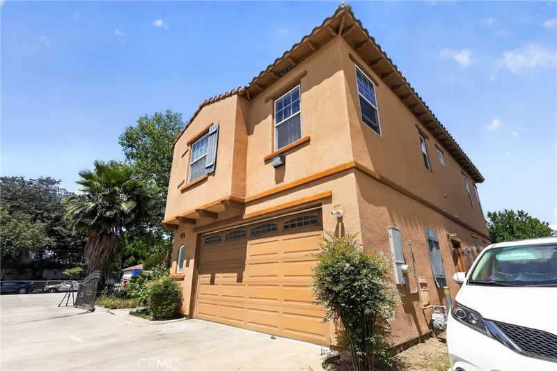 1350 S Towne photo 2