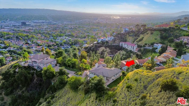 Photo 2 of 1248 E Tujunga Avenue