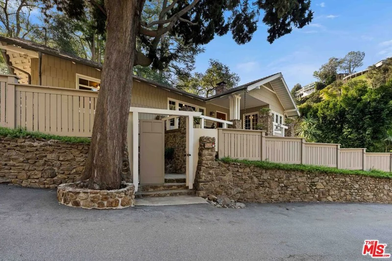 8050 Jovenita Canyon Drive photo 2
