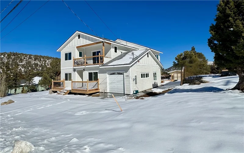 1215 Valley View Drive photo 2