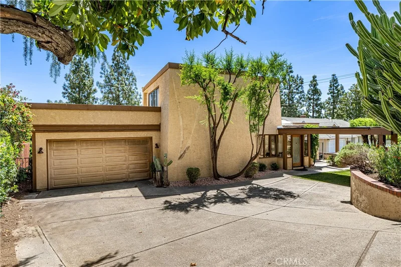Photo 2 of 2480 Vista Drive