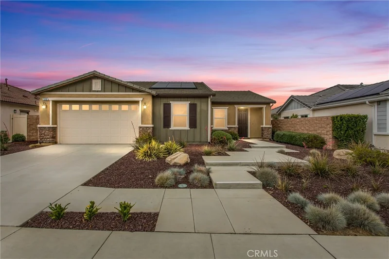 516 Farmstead St, Hemet, CA 92543