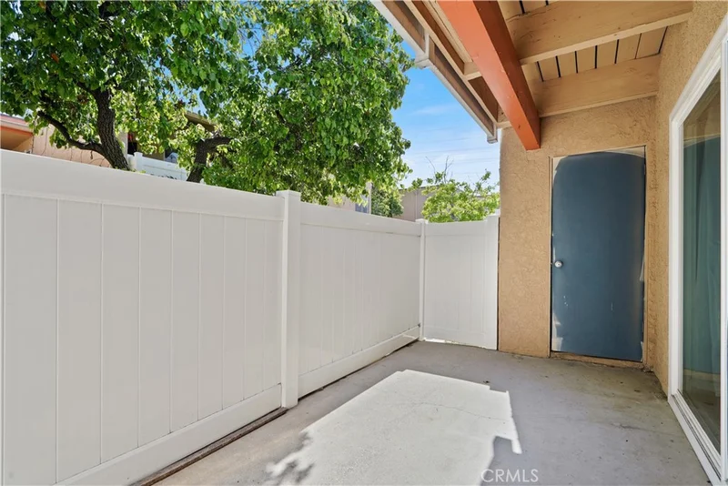 Photo 2 of 10331 Lindley 150