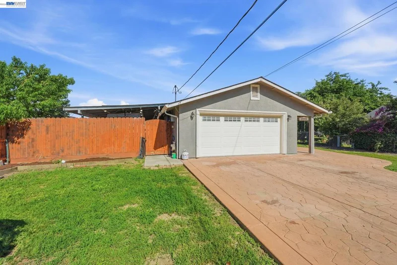 Photo 2 of 10378 S Priest