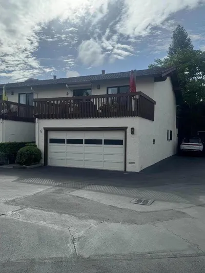 1430 Gordon Street G photo 2