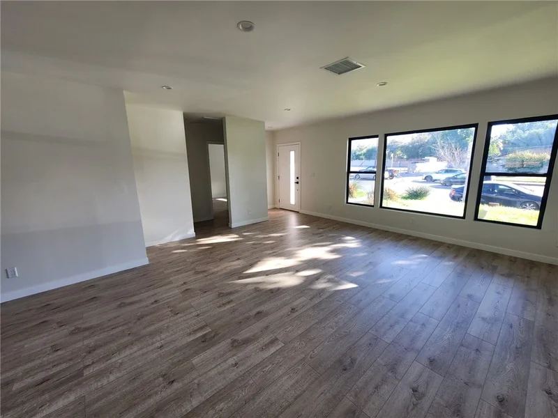 9033 Lindley Avenue photo 2