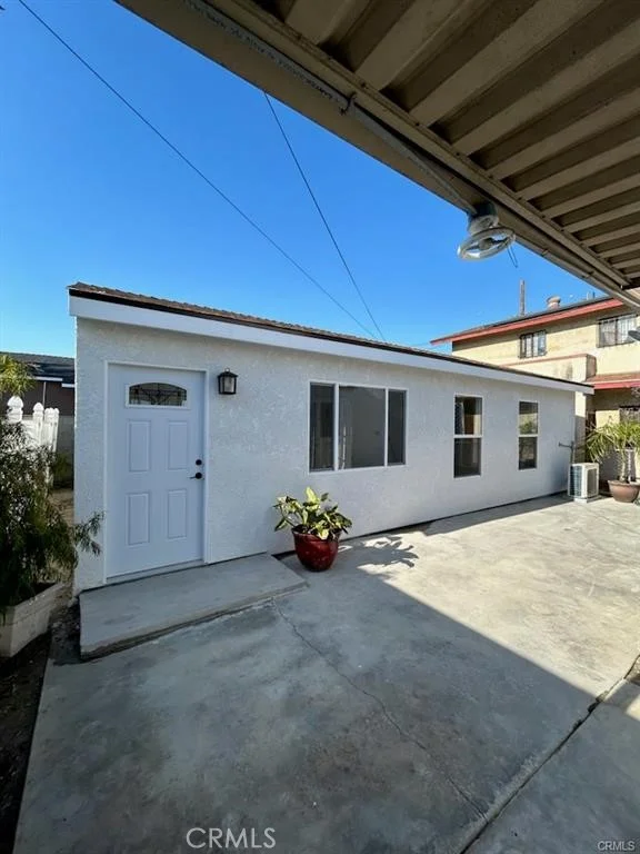 Photo 2 of 2033 W Burnett Street