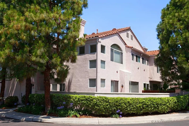 5558 Renaissance Ave 1, San Diego, CA 92122